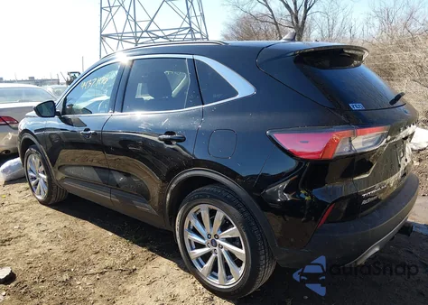 2022 Ford Escape Titanium z USA, uszkodzony, nr VIN 1FMCU9J97NUA03685